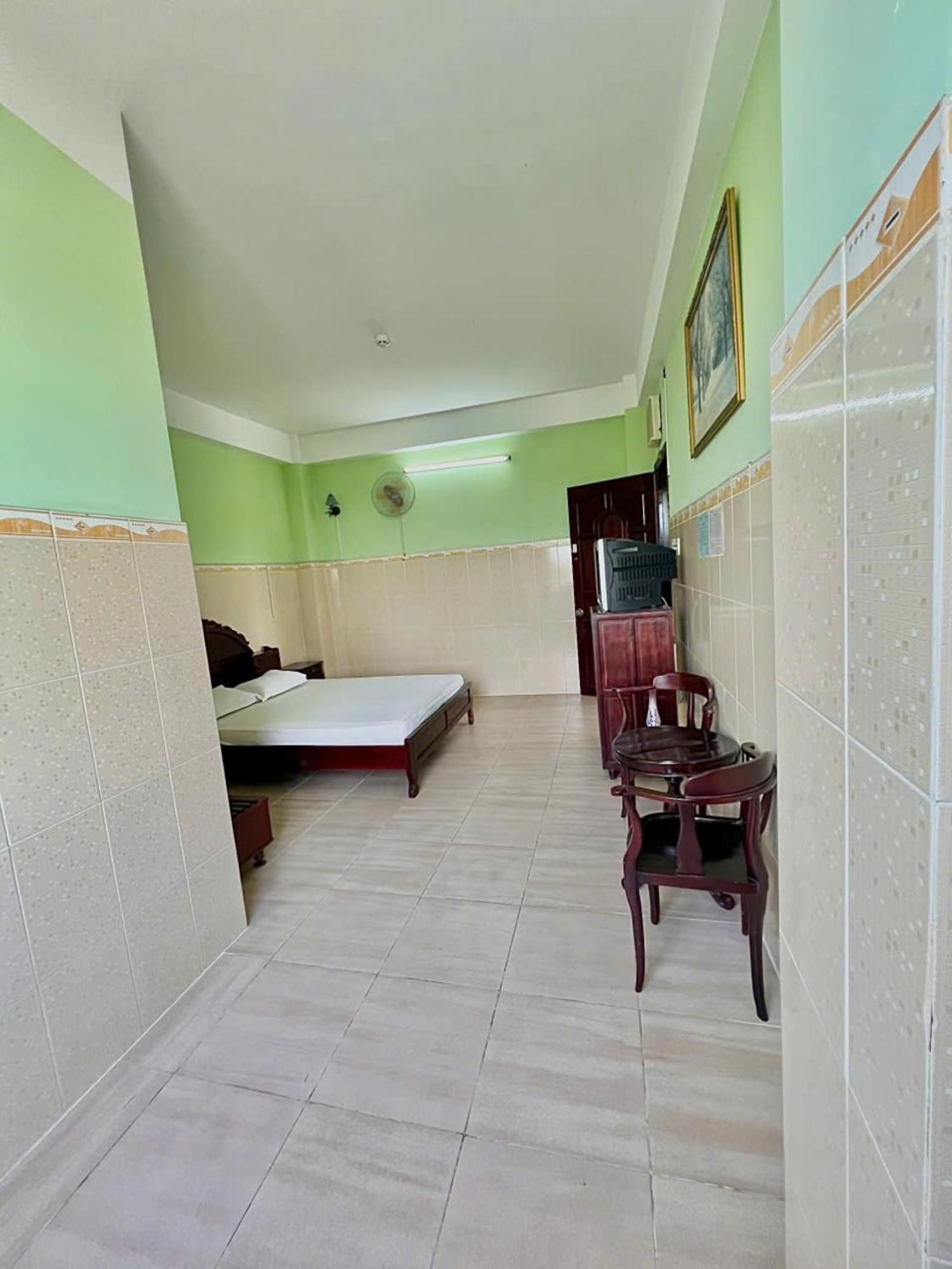 Phi Long 2 Hotel Thu Dau Mot Exterior photo