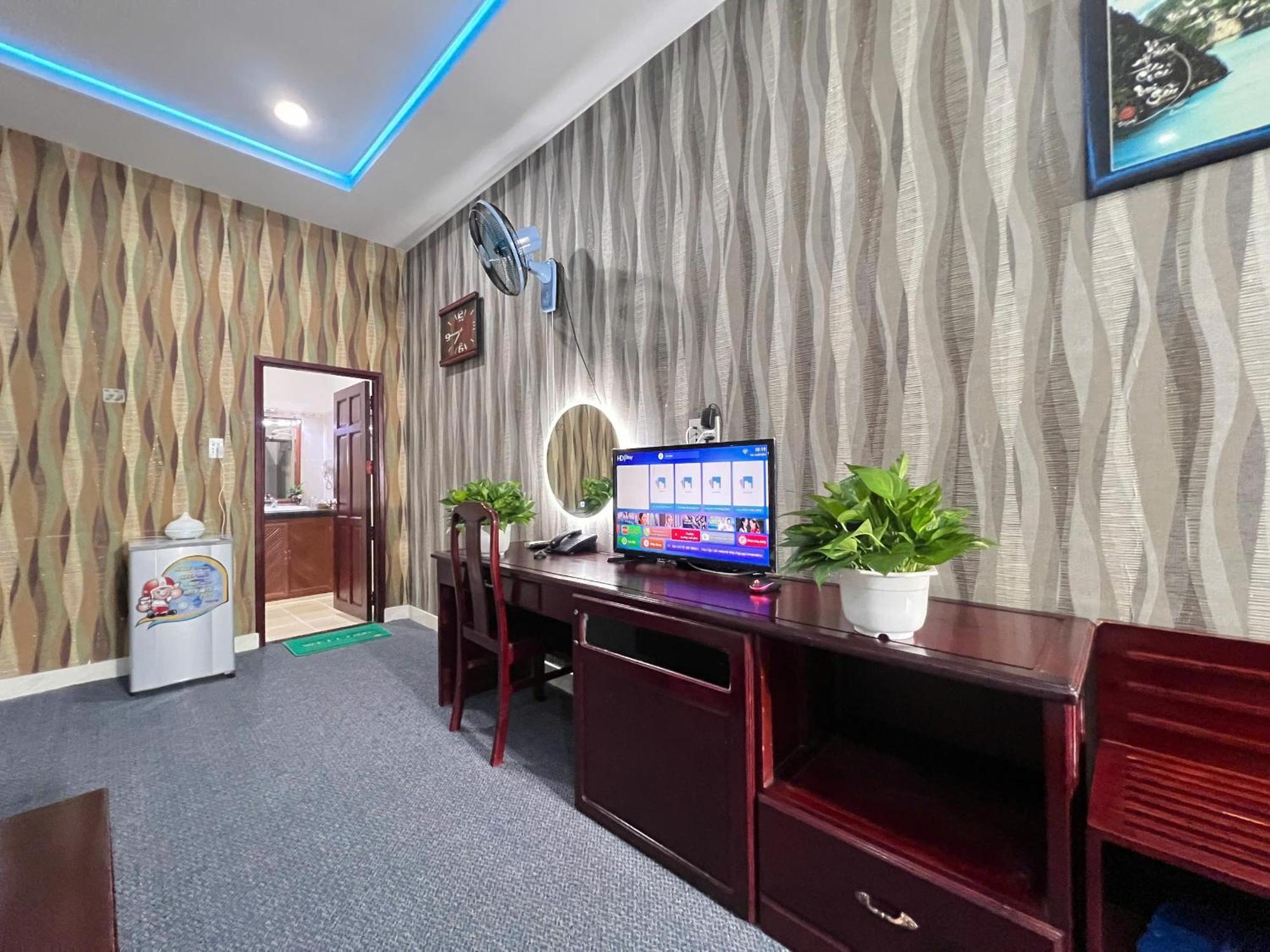 Phi Long 2 Hotel Thu Dau Mot Exterior photo